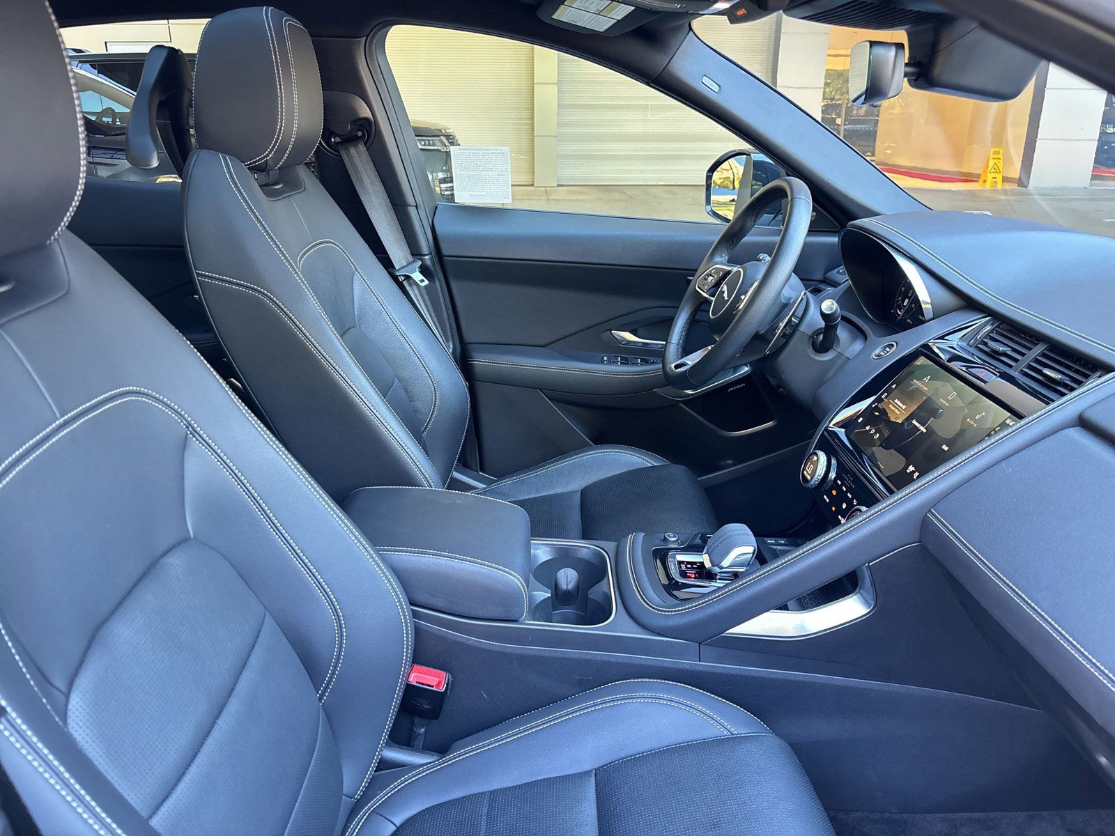 Used 2024 Jaguar E-PACE R-Dynamic SE image 31