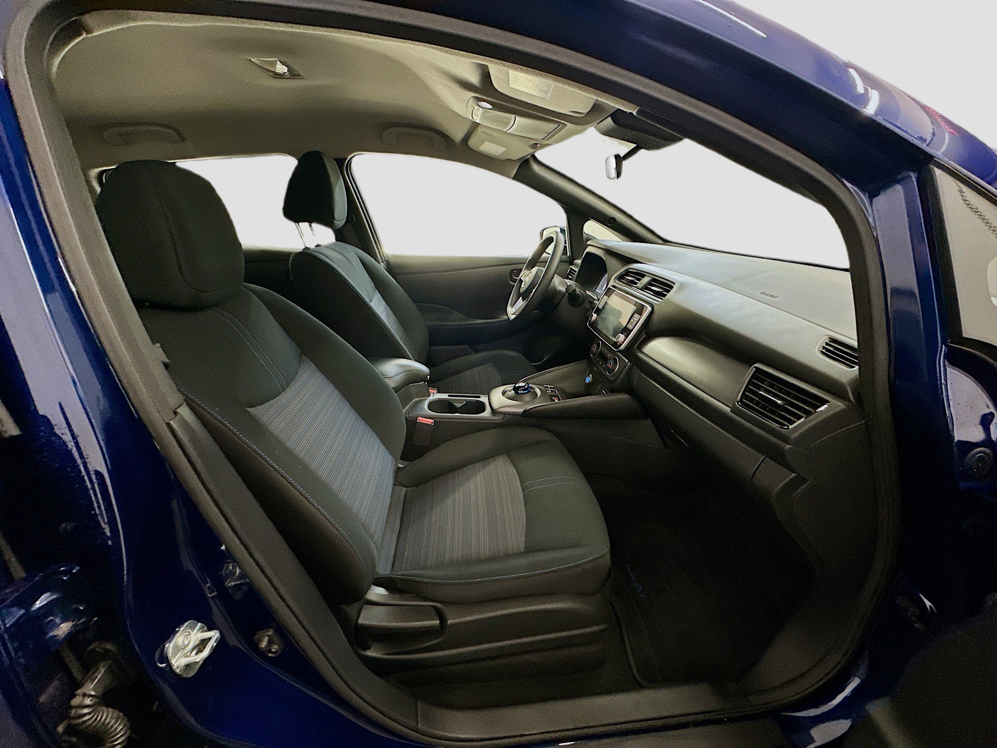 Used 2024 Nissan Leaf S image 31