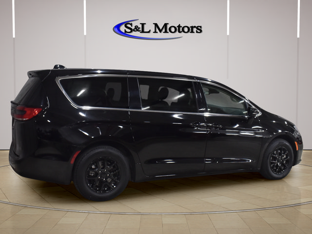 Certified 2024 Chrysler Pacifica Touring-L FWD image 5