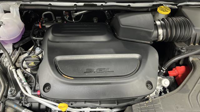 Used 2026 Chrysler Pacifica Select FWD image 36