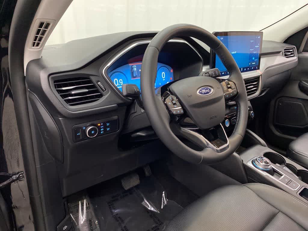 Used 2025 Ford Escape Platinum AWD/4WD image 2