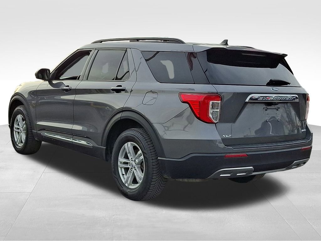 Used 2022 Ford Explorer XLT w/ Equipment Group 202A image 4