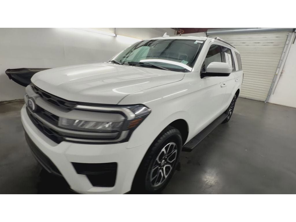 Used 2024 Ford Expedition XLT RWD image 4