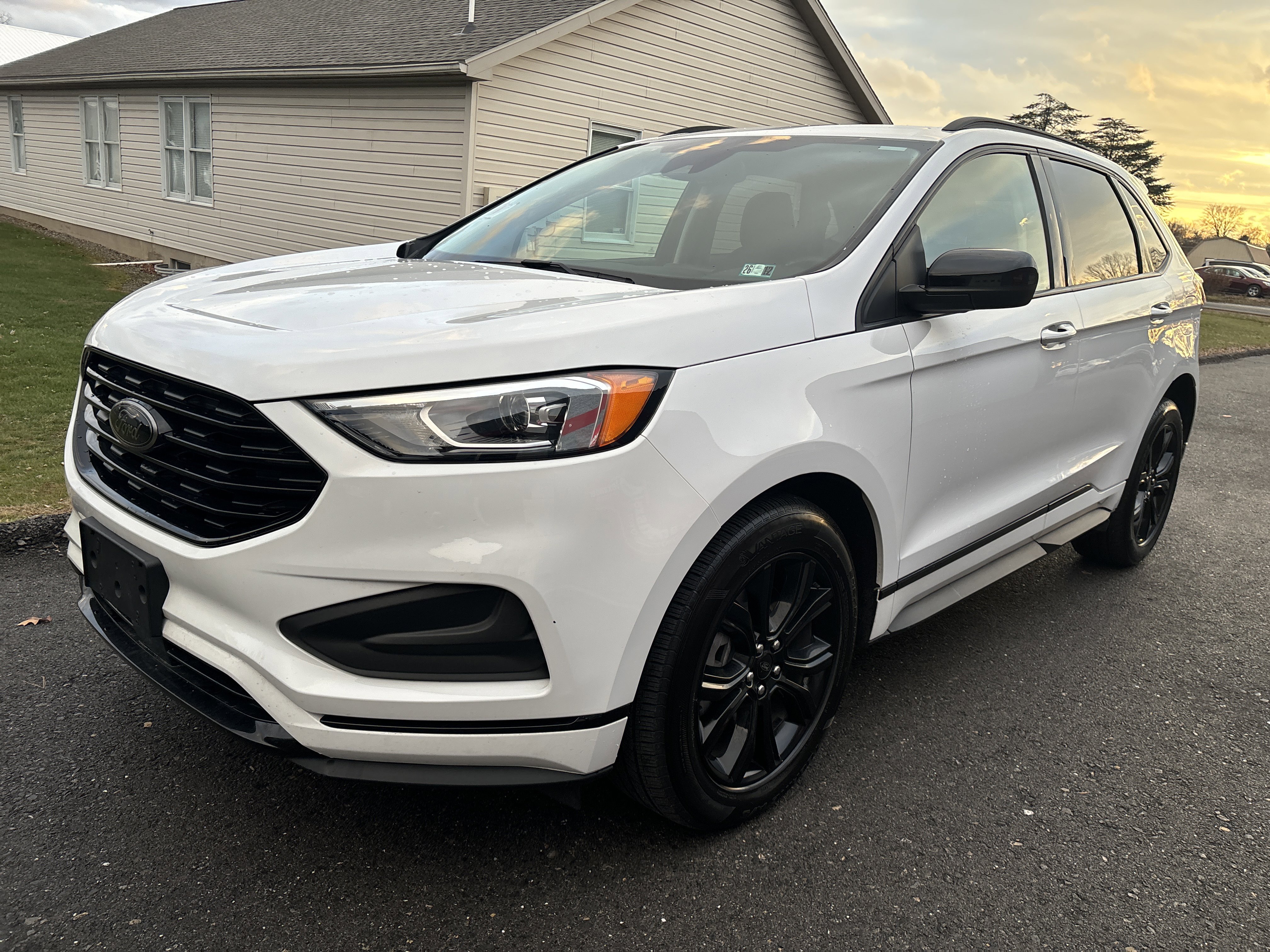 Used 2022 Ford Edge SE w/ Black Appearance Package image 8