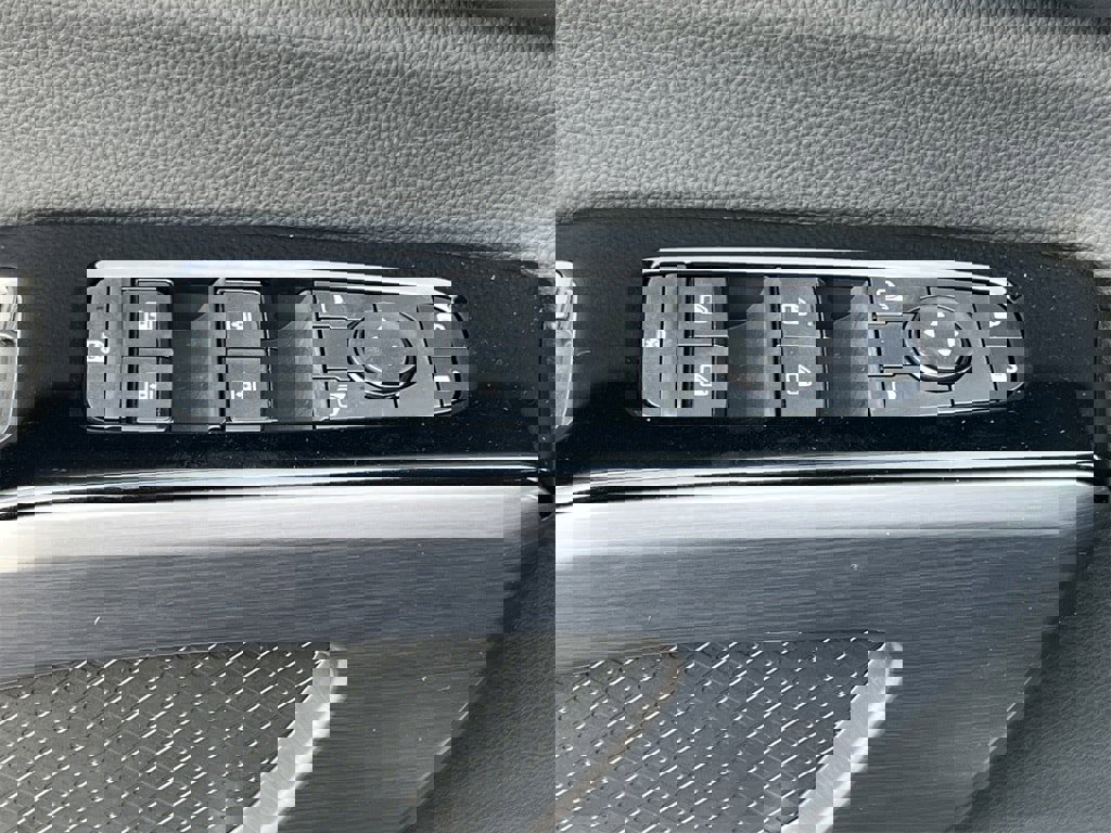 New 2026 Nissan Pathfinder SL image 15