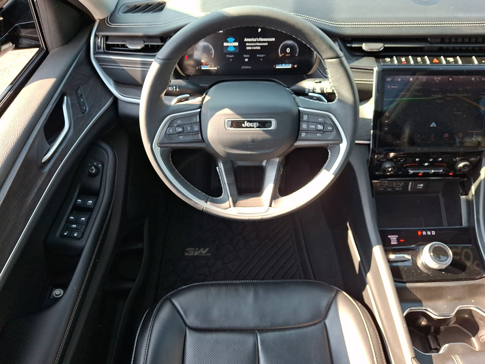 Used 2024 Jeep Grand Cherokee Limited w/ Luxury Tech Group II AWD/4WD image 12