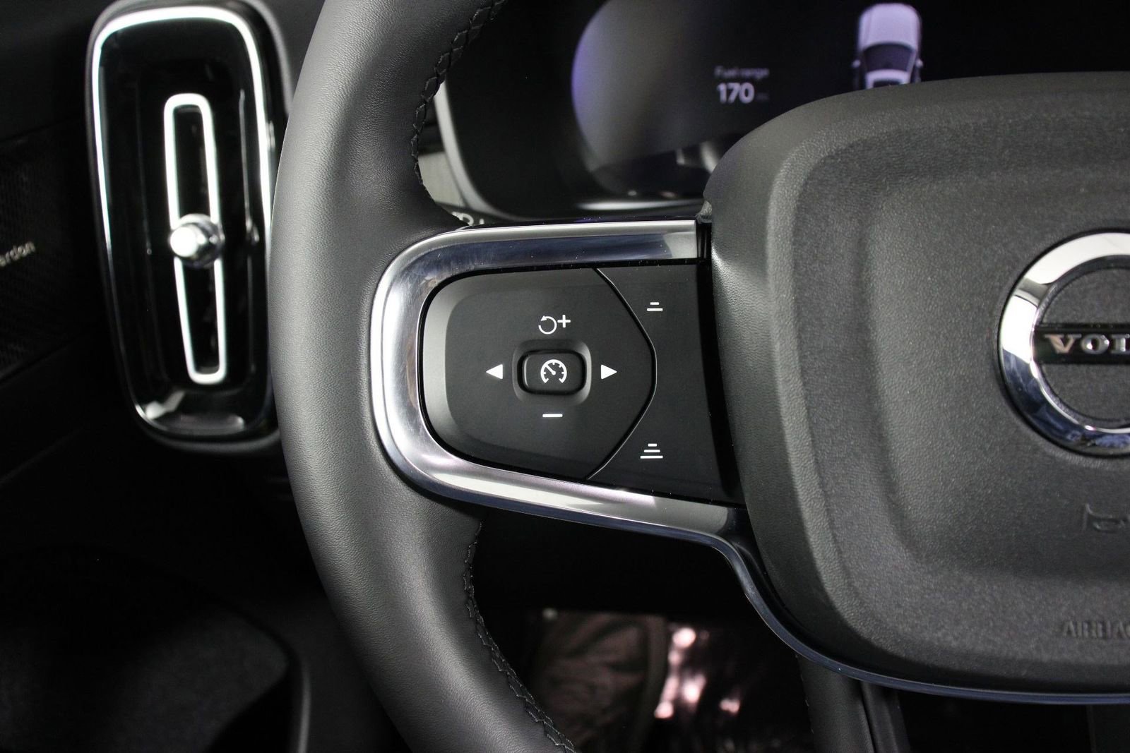 Certified 2023 Volvo XC40 B5 Ultimate w/ Protection Package Premier AWD/4WD image 10