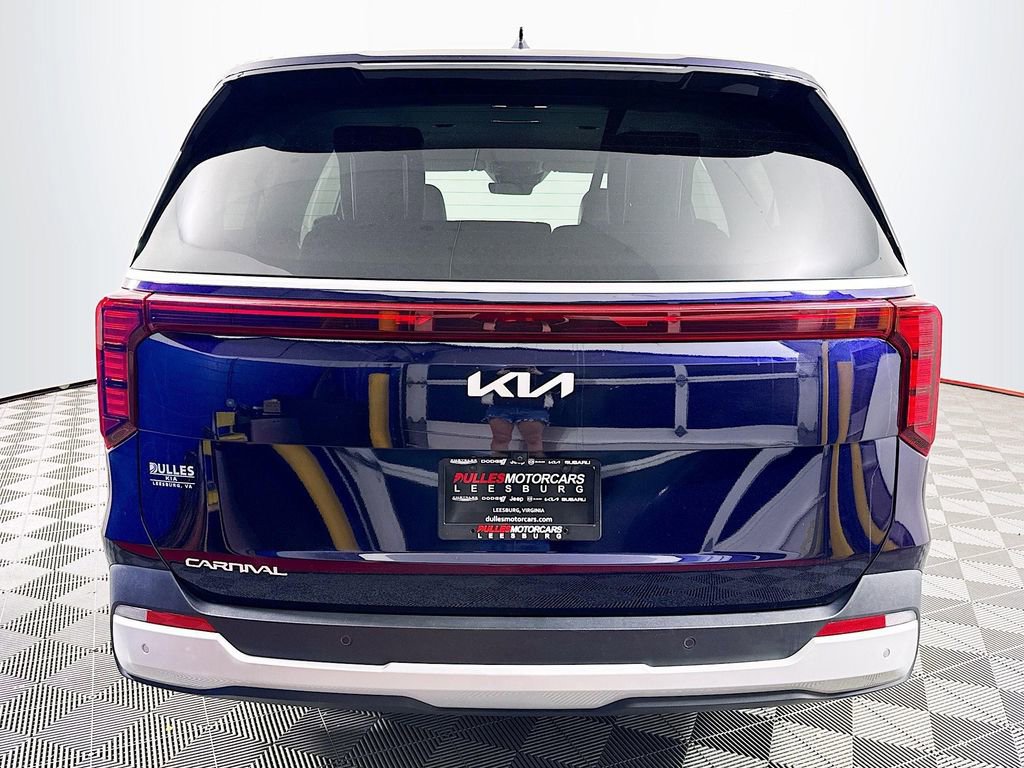 Used 2025 Kia Carnival FWD image 6