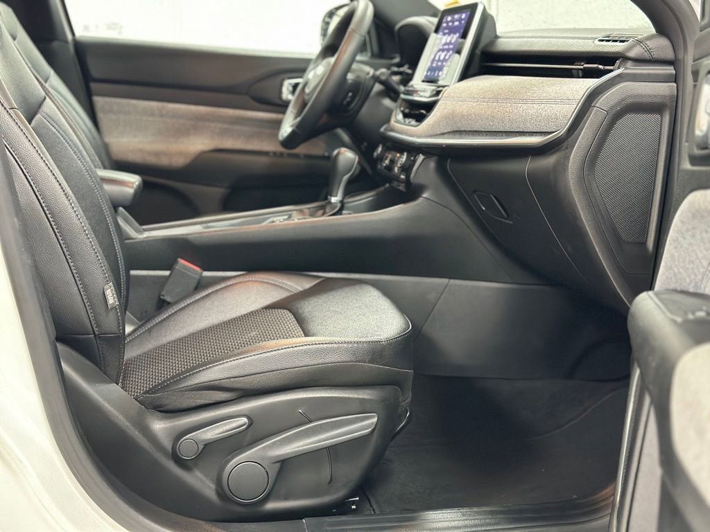 Used 2025 Jeep Compass Latitude image 22