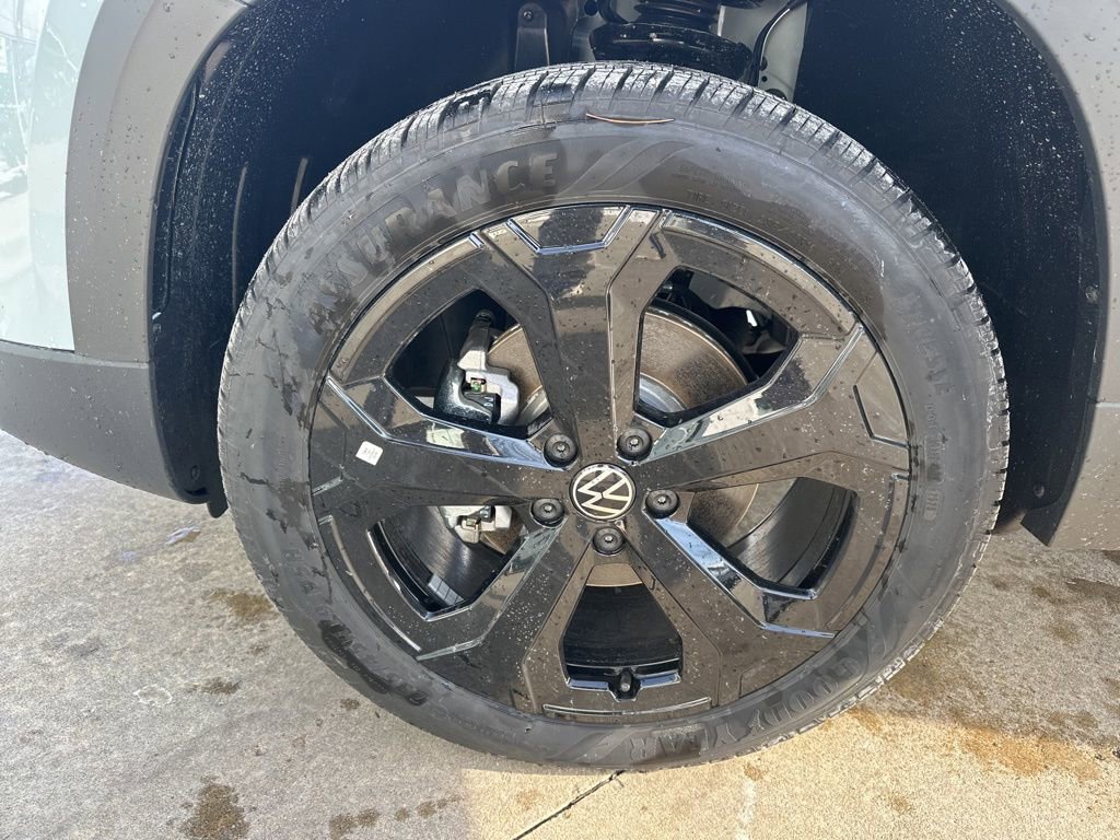 New 2026 Volkswagen Taos SE image 27