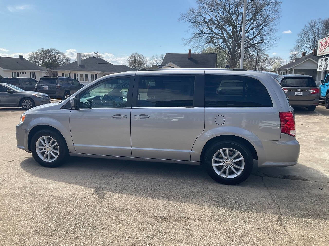 Used 2019 Dodge Grand Caravan SXT FWD image 6