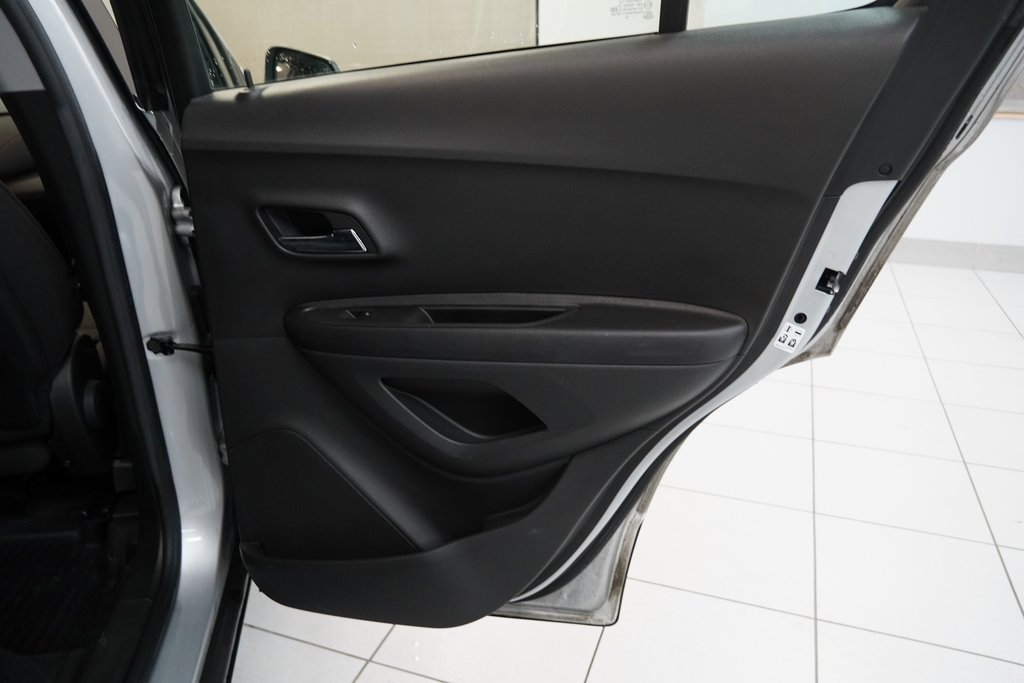 Used 2021 Chevrolet Trax LS image 26