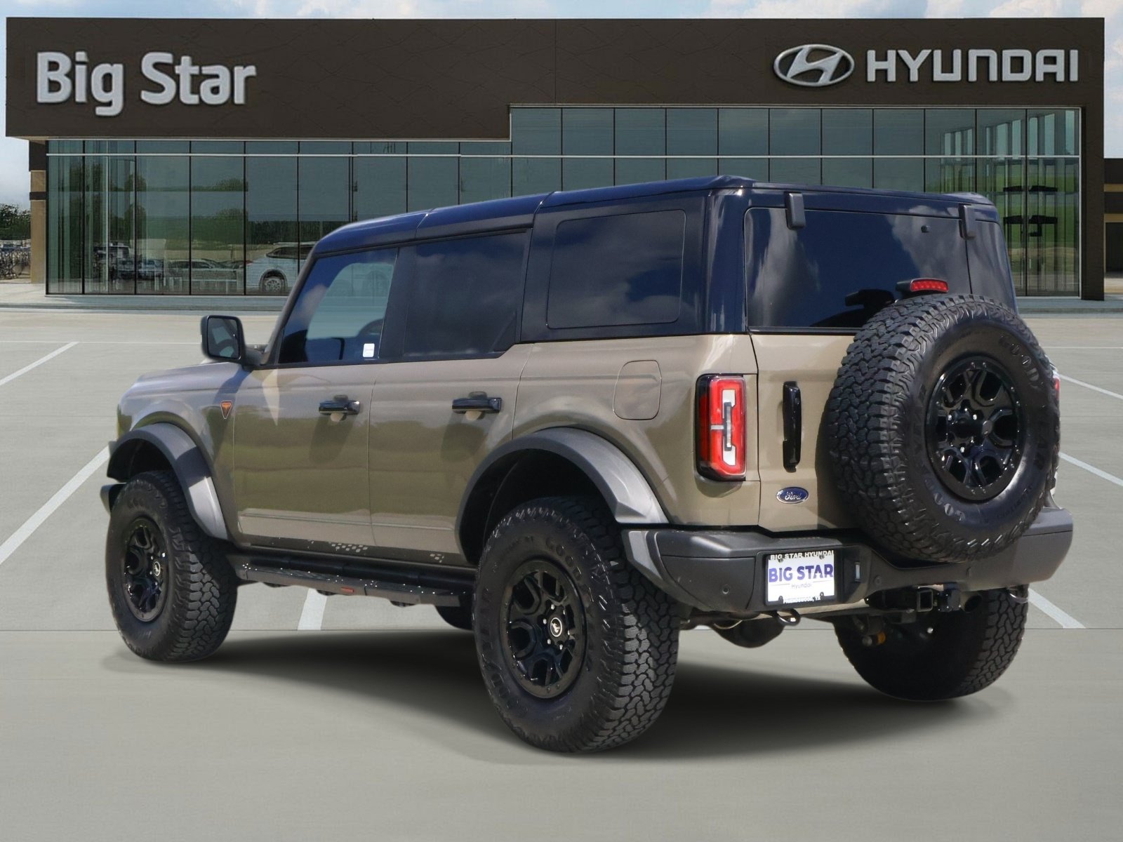 Used 2025 Ford Bronco Badlands AWD/4WD image 3