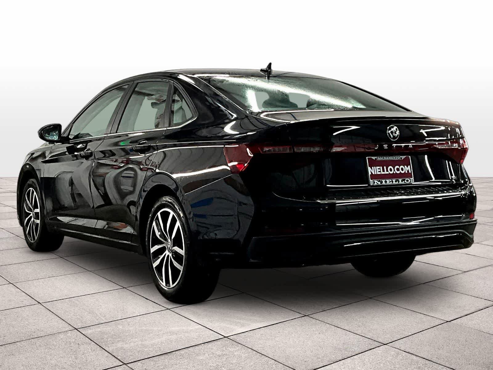 New 2026 Volkswagen Jetta SE FWD image 3