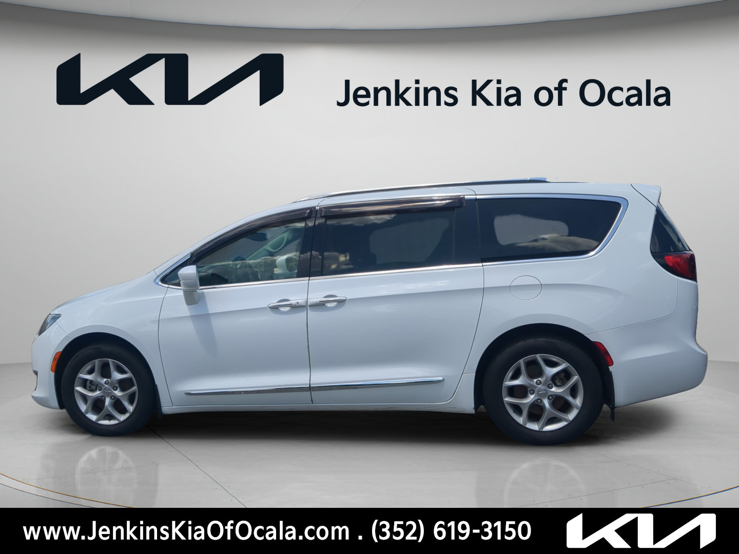 Used 2018 Chrysler Pacifica Touring-L Plus FWD image 5