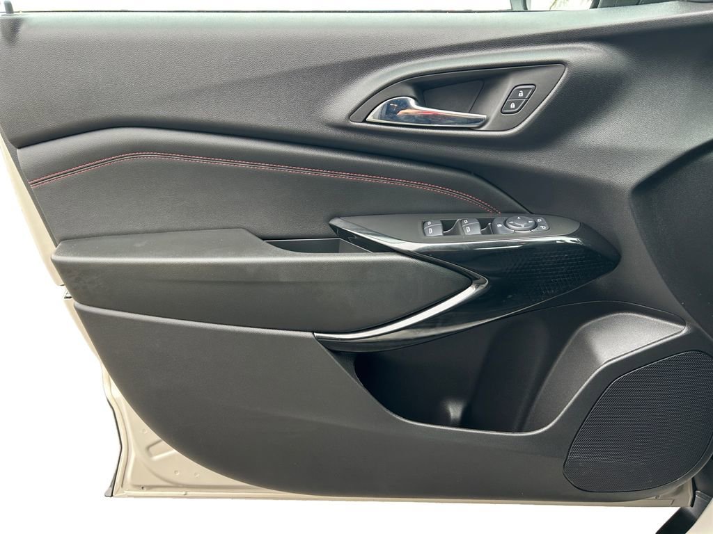 Used 2026 Chevrolet Trax RS w/ Sunroof Package image 18