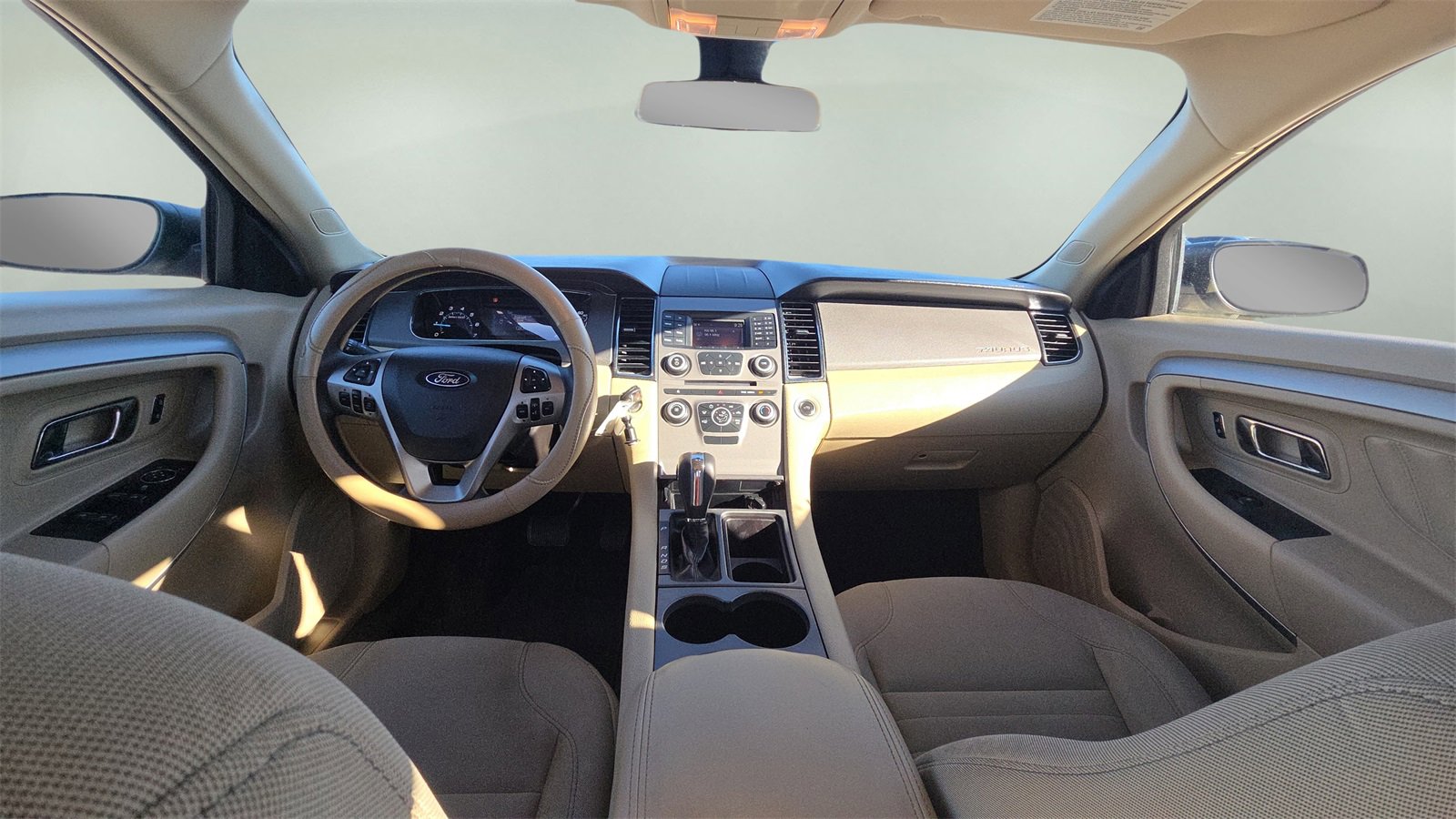 Used 2018 Ford Taurus SE image 29