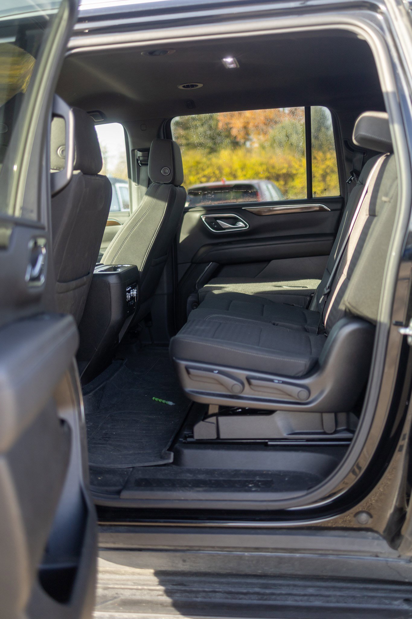 Used 2023 GMC Yukon XL SLE image 32