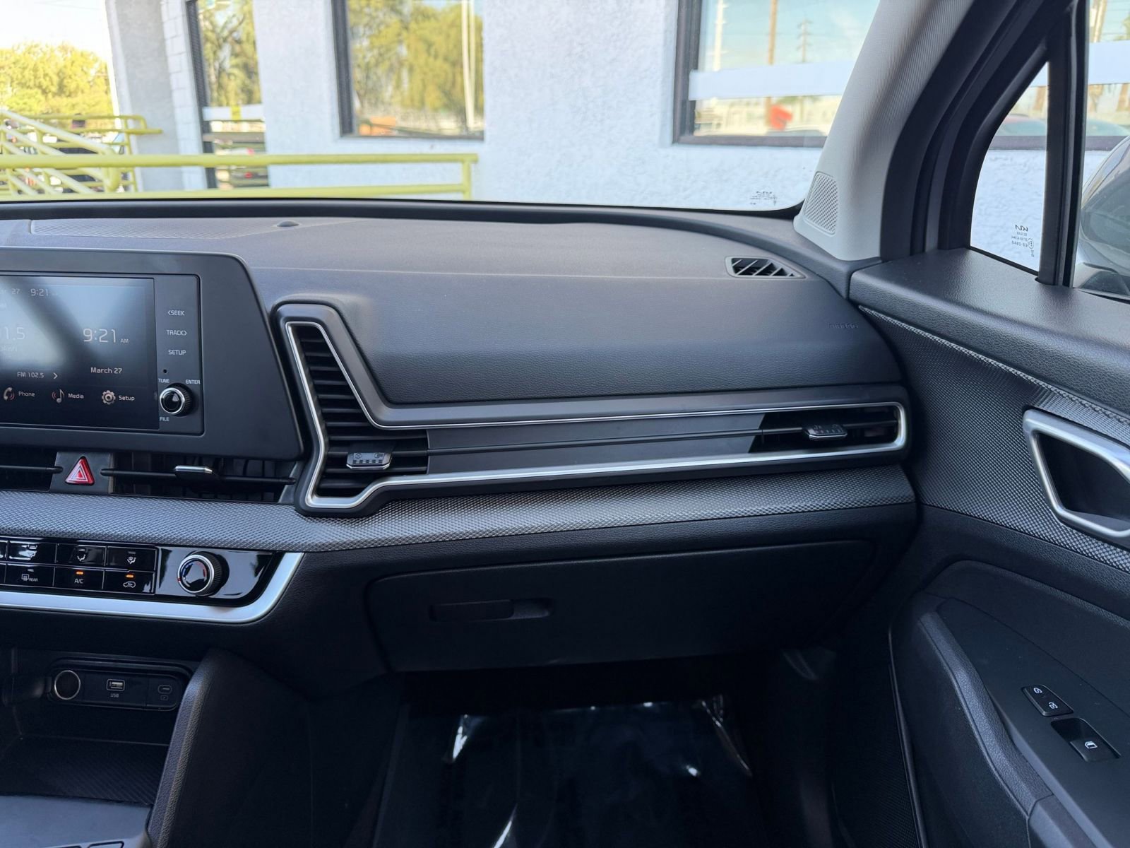 Used 2025 Kia Sportage LX image 34