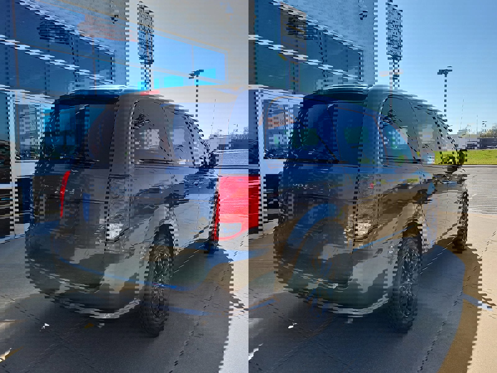 Used 2020 Dodge Grand Caravan GT image 4