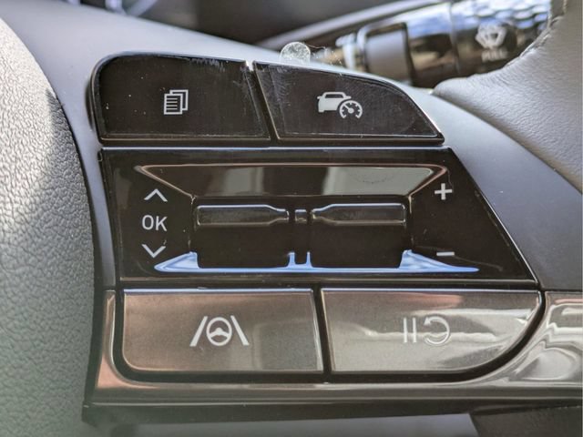 Certified 2025 Hyundai Elantra SEL FWD image 29