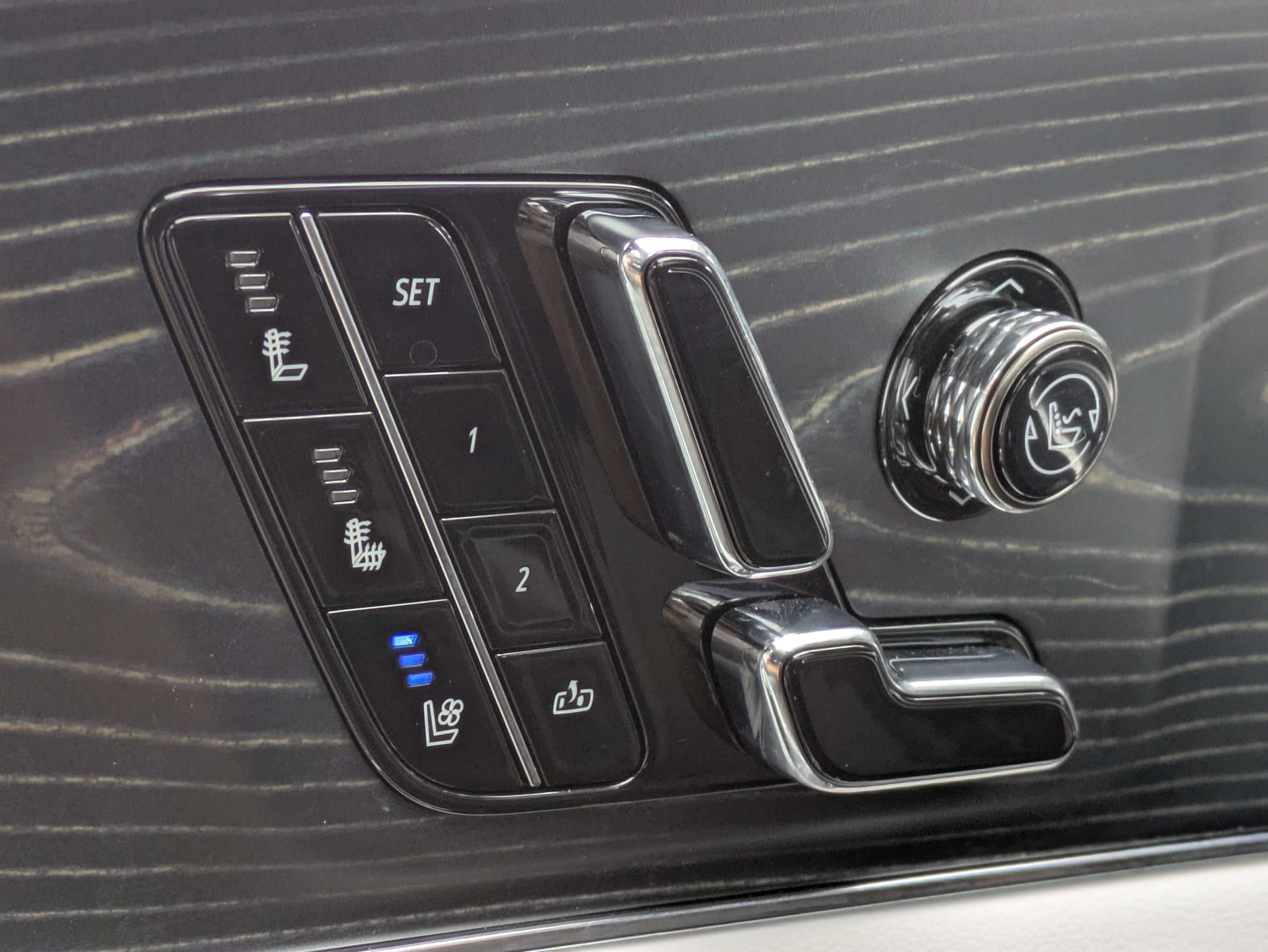 Certified 2024 Cadillac Lyriq Luxury RWD image 19