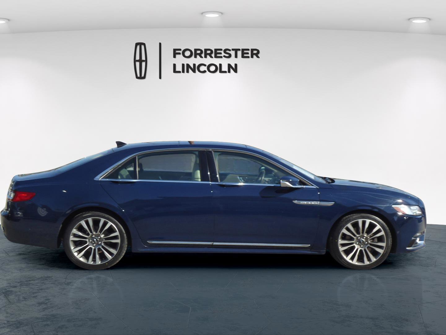 Used 2020 Lincoln Continental Reserve w/ Luxury Package image 2