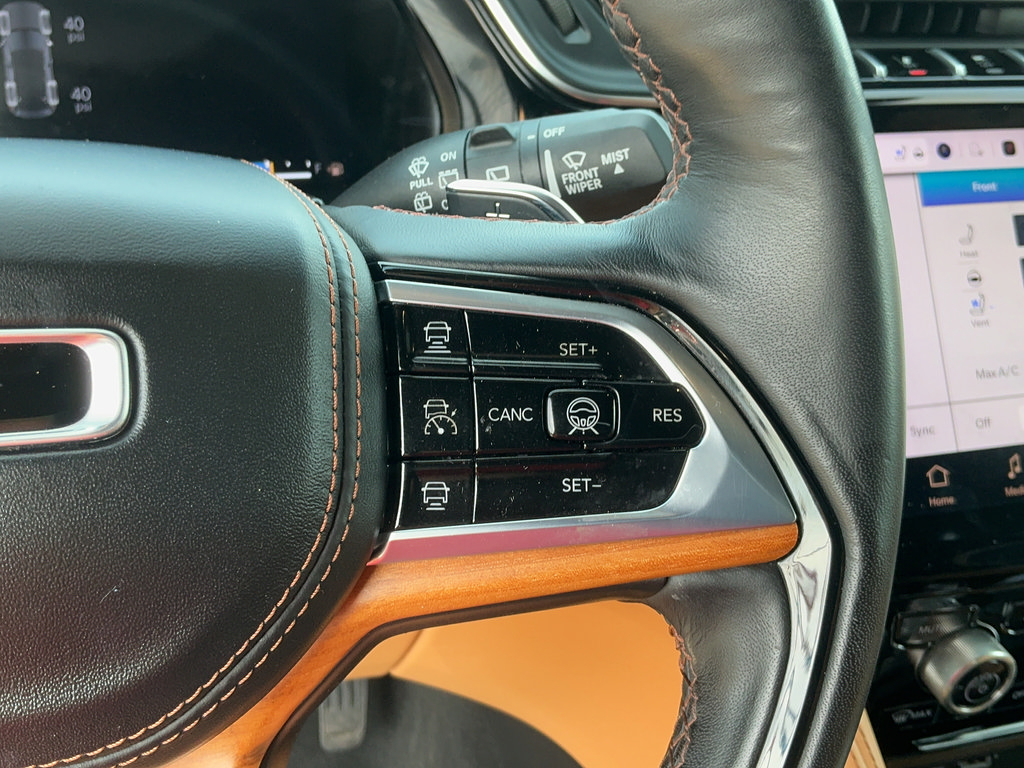 Used 2024 Jeep Grand Cherokee Summit AWD/4WD image 24