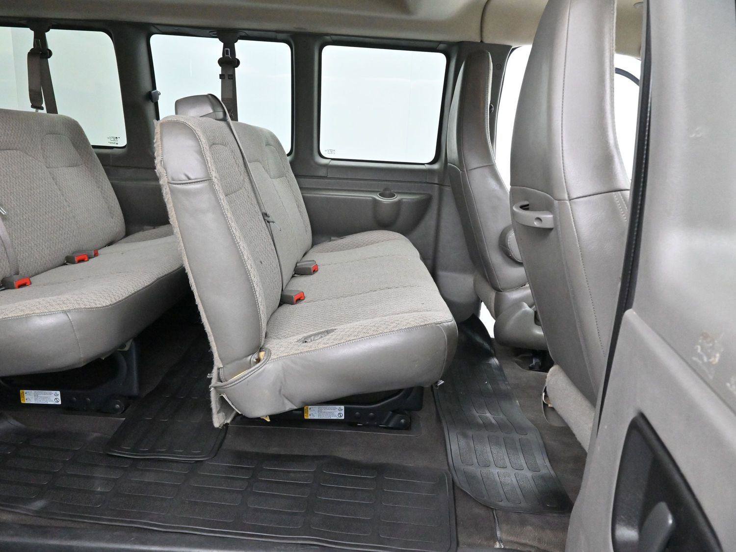 Used 2025 Chevrolet Express 3500 LS image 23