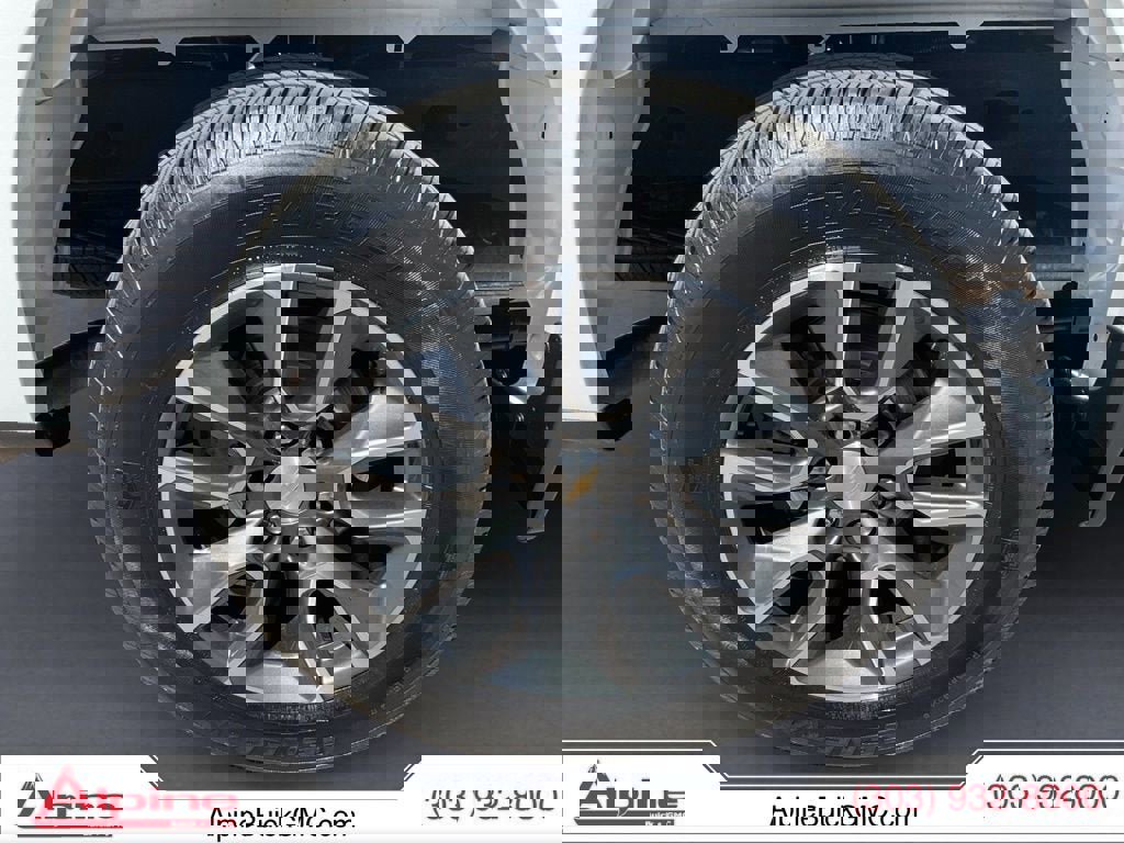 Used 2024 Chevrolet Silverado 1500 LT image 14