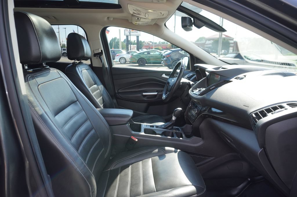 Used 2017 Ford Escape Titanium AWD/4WD image 28