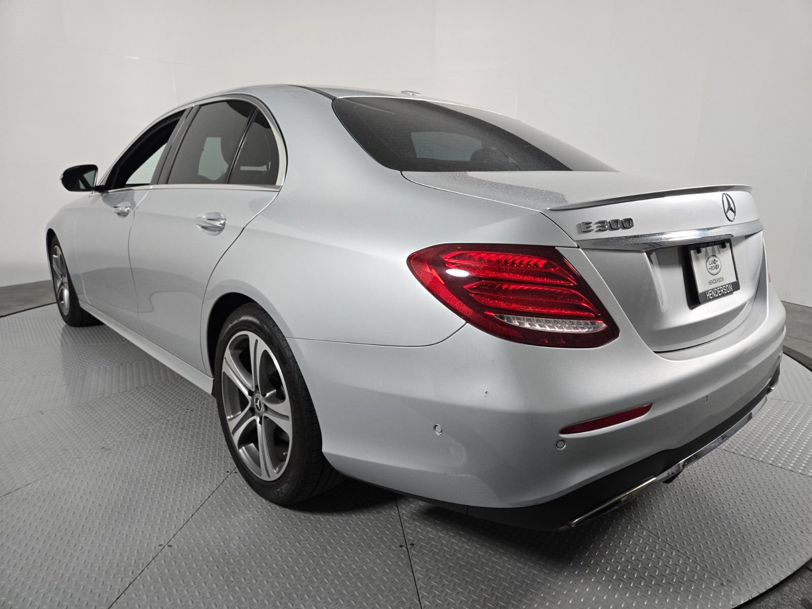 Used 2017 Mercedes-Benz E 300 image 17