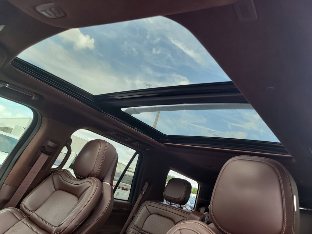 Used 2020 Lincoln Navigator Black Label w/ Cargo Convenience Package AWD/4WD image 20
