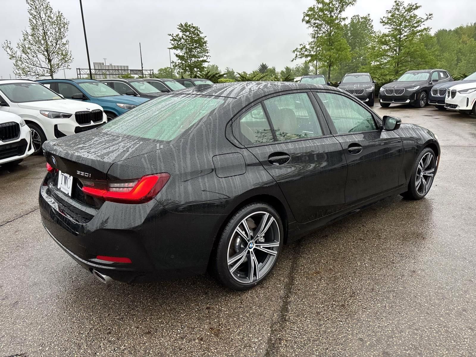 Used 2023 BMW 330i xDrive Sedan w/ Premium Package AWD/4WD image 5