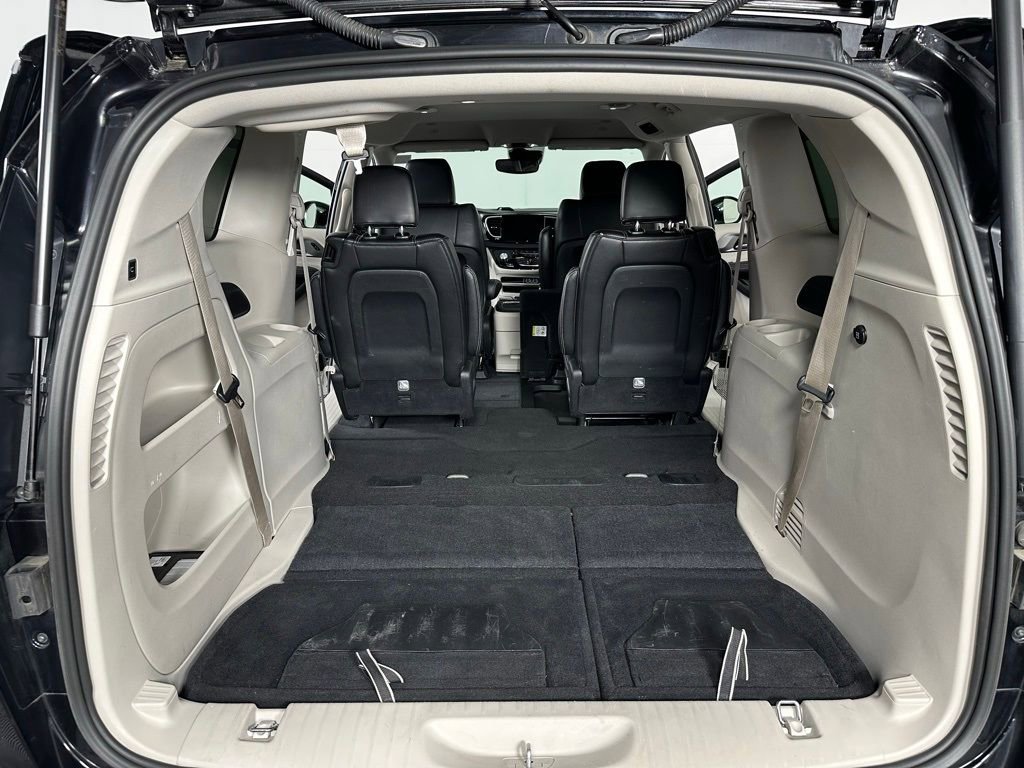 Used 2024 Chrysler Pacifica Touring-L image 20