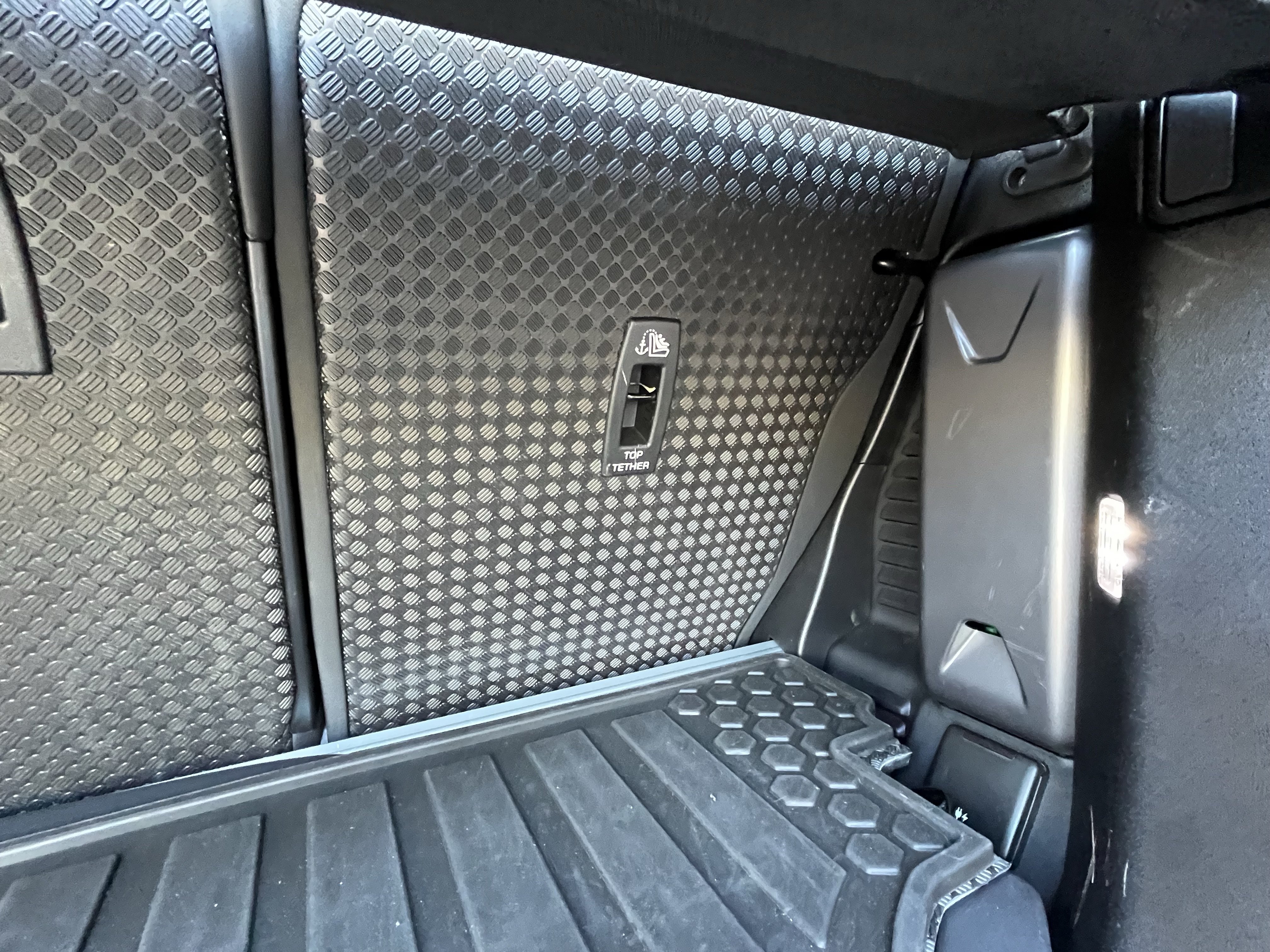 Used 2023 Land Rover Defender 90 V8 AWD/4WD image 23