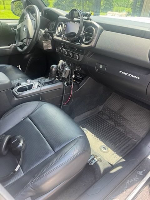 Used 2022 Toyota Tacoma TRD Sport w/ TRD Premium Sport Package AWD/4WD image 3