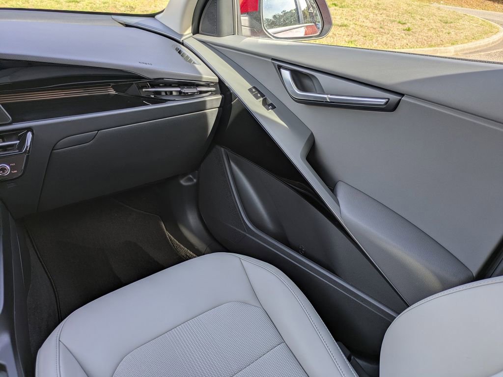 Used 2025 Kia Niro EX image 17