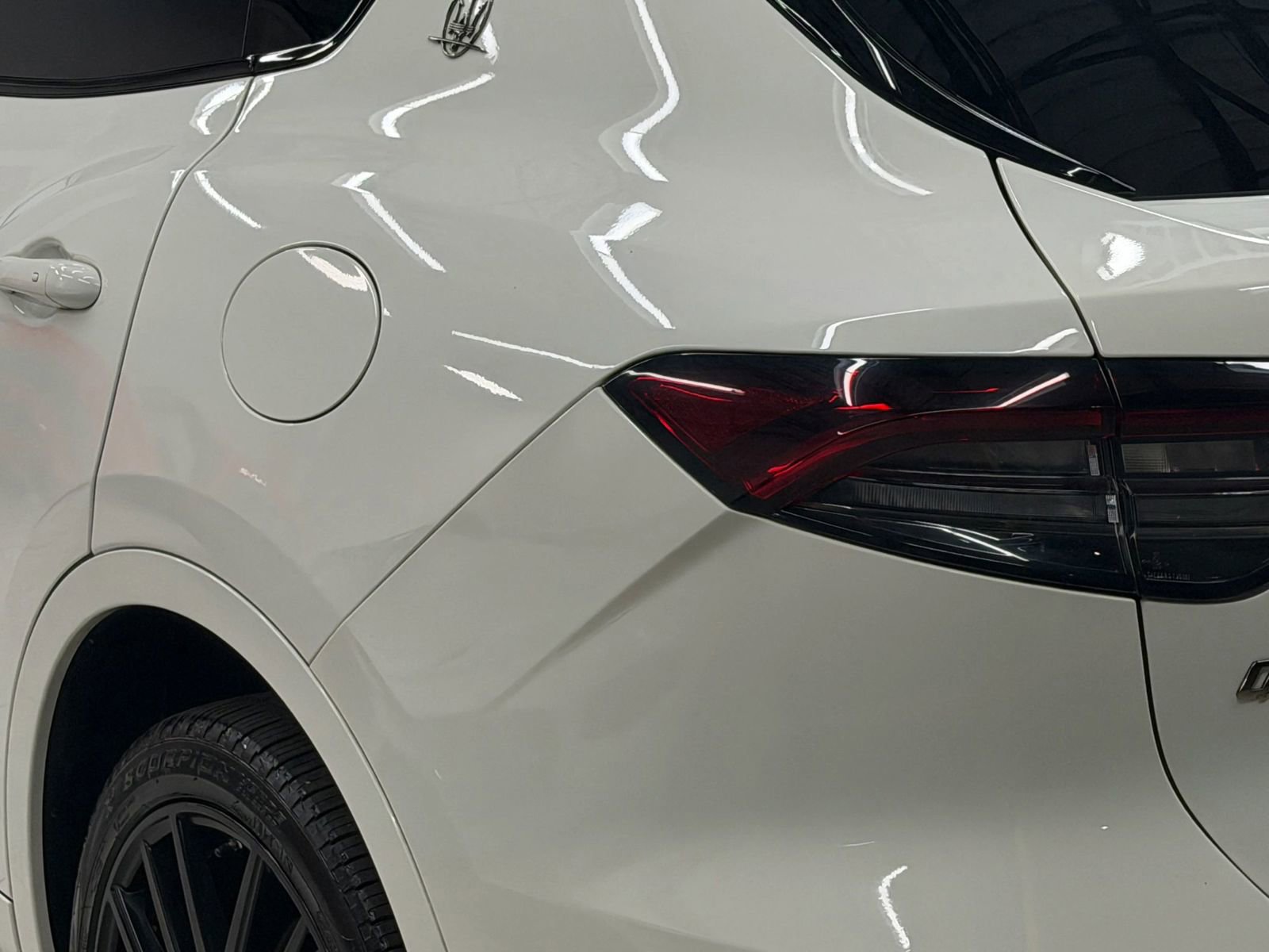 Used 2021 Maserati Levante AWD/4WD image 12