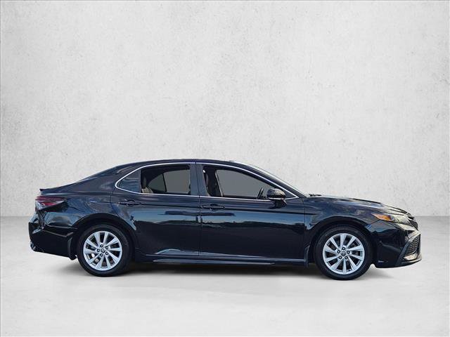 Used 2022 Toyota Camry SE FWD image 4