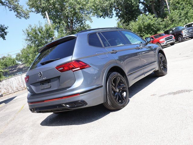 Used 2024 Volkswagen Tiguan SE R-Line FWD image 6