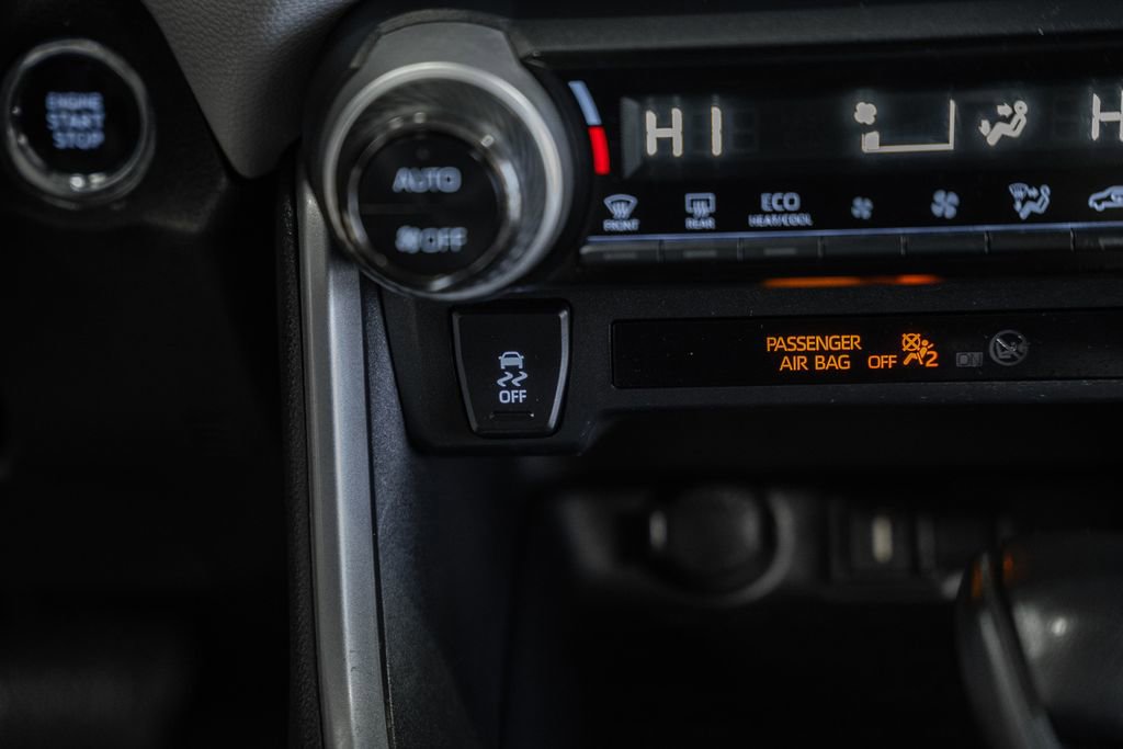 Used 2022 Toyota RAV4 XLE image 17