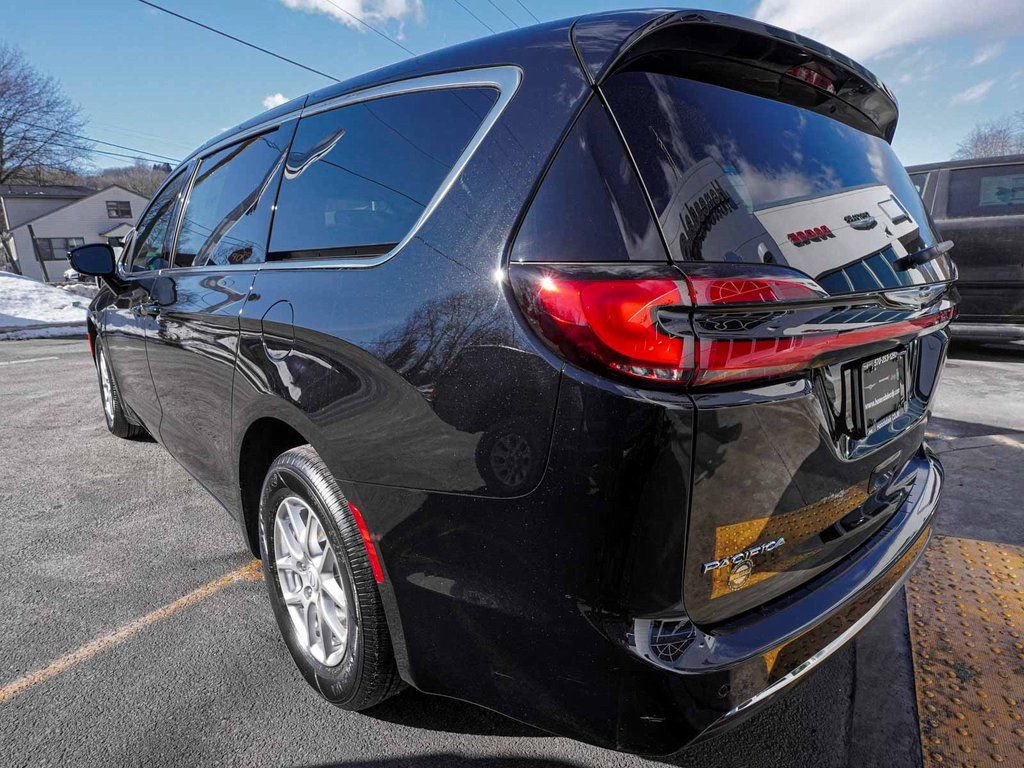 New 2026 Chrysler Pacifica Select FWD image 7