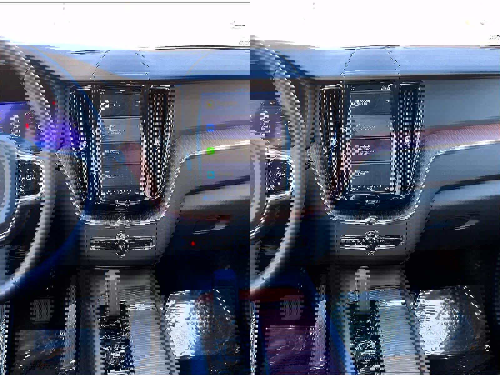 Used 2023 Volvo XC60 T8 Plus image 9