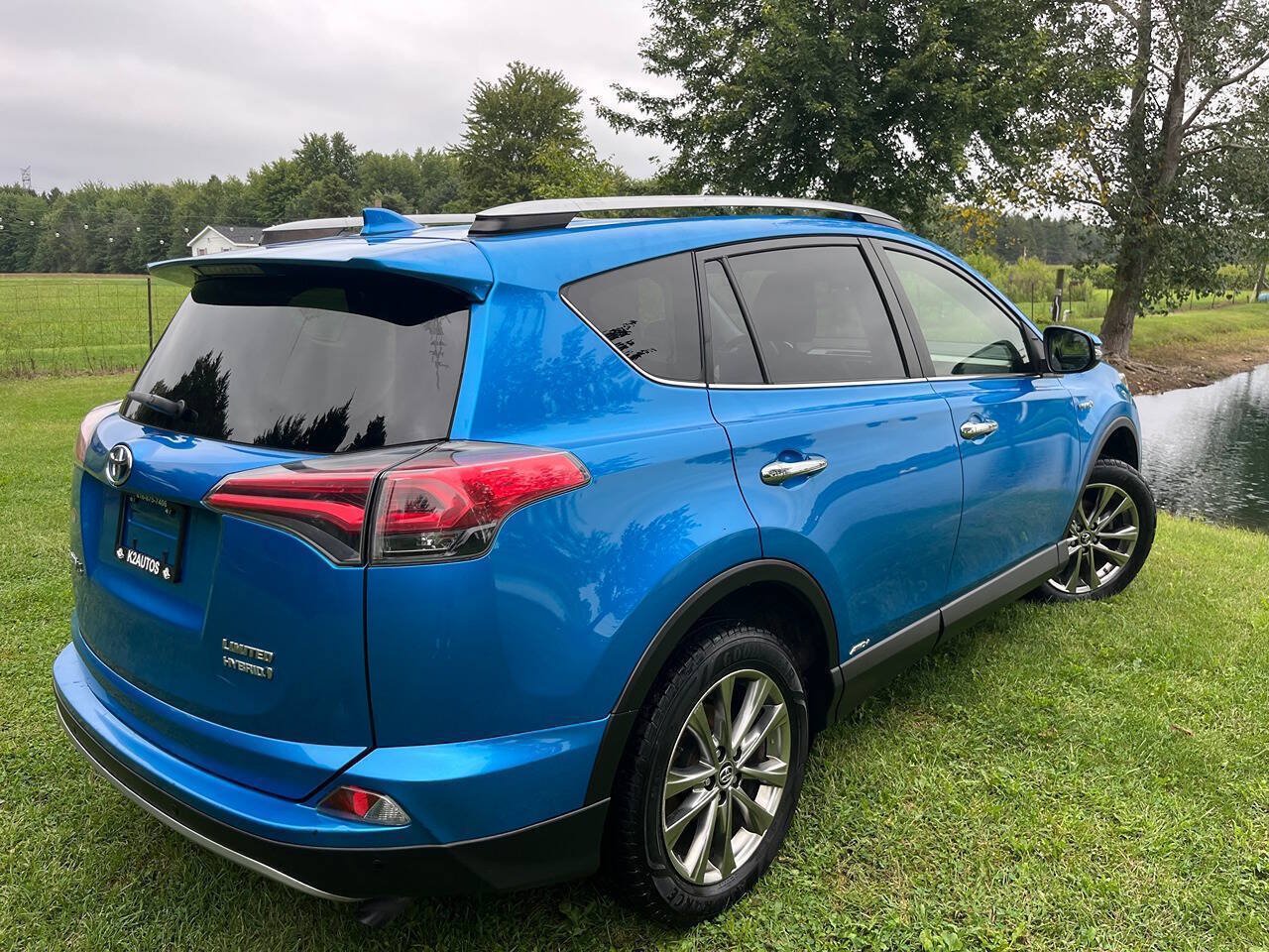Used 2017 Toyota RAV4 Limited w/ Advanced Technology Package AWD/4WD image 9