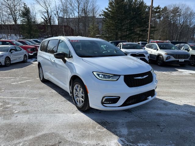 Used 2024 Chrysler Pacifica Touring-L image 22