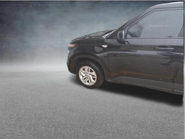 Used 2025 Hyundai Venue SE FWD image 13