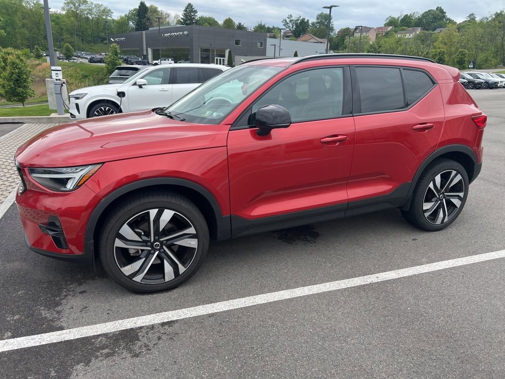 Used 2024 Volvo XC40 B5 Plus w/ Climate Package AWD/4WD image 4