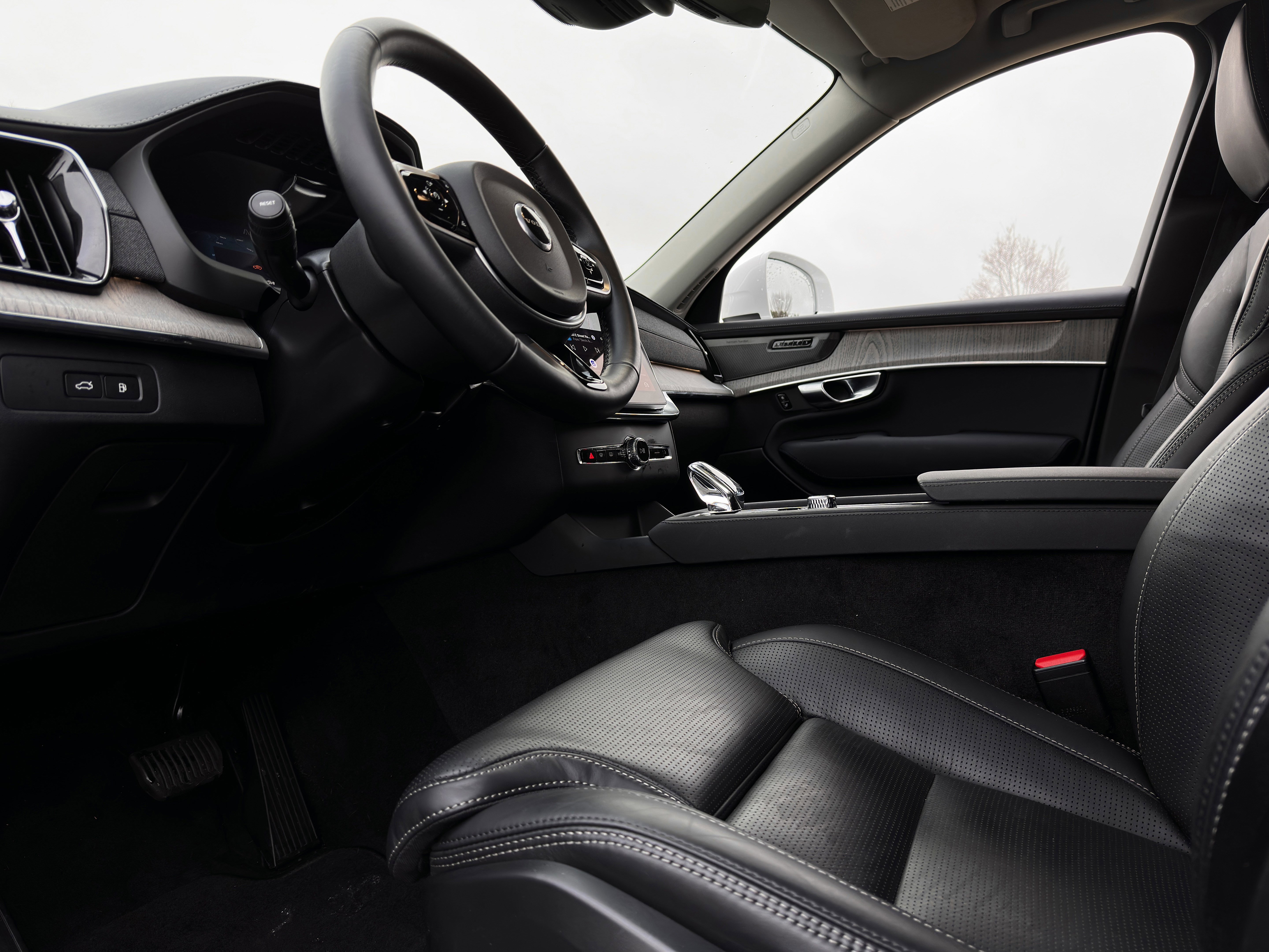 Used 2025 Volvo XC90 T8 Ultra image 16