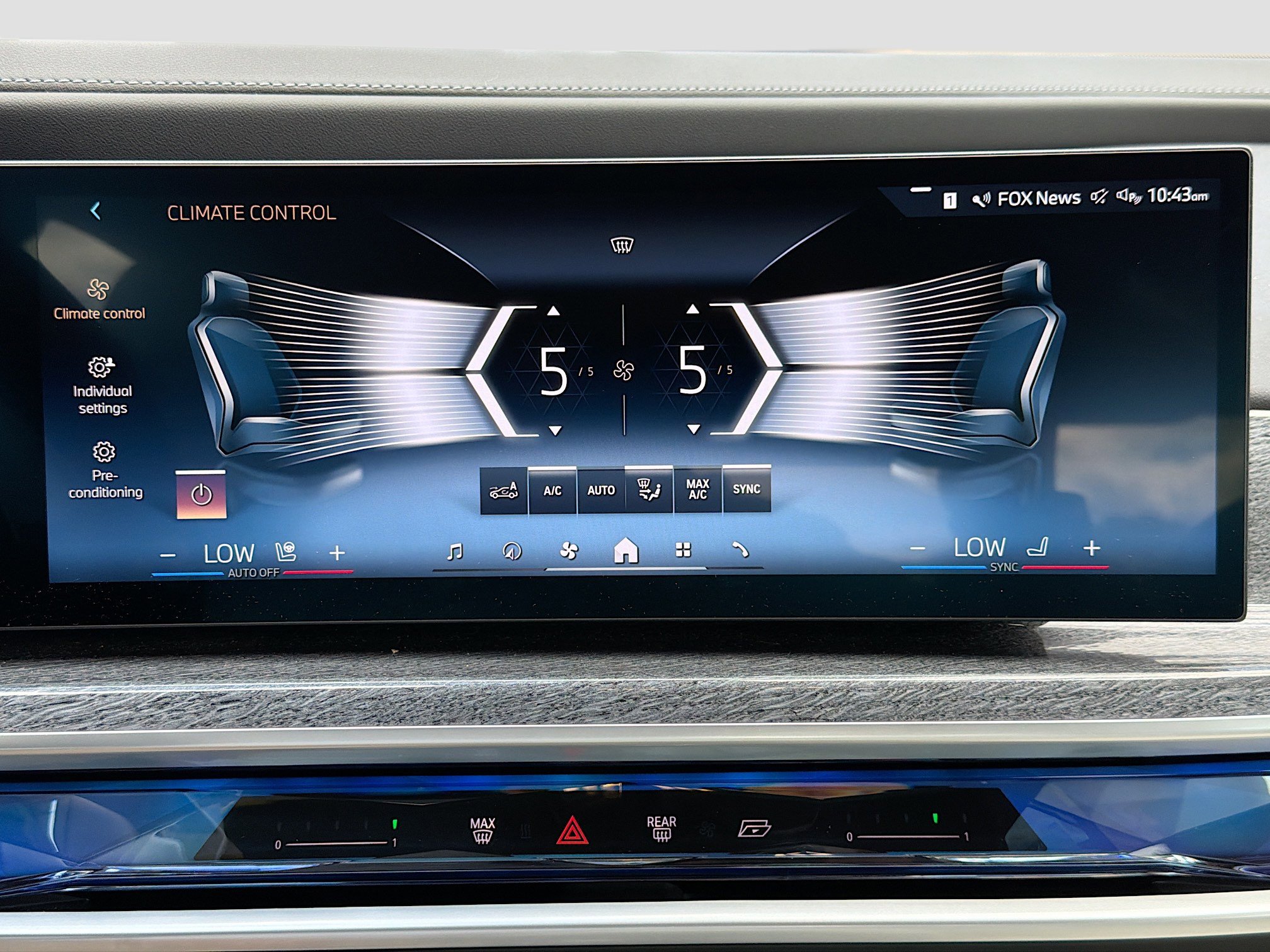 Used 2025 BMW 750e xDrive w/ Executive Package image 34